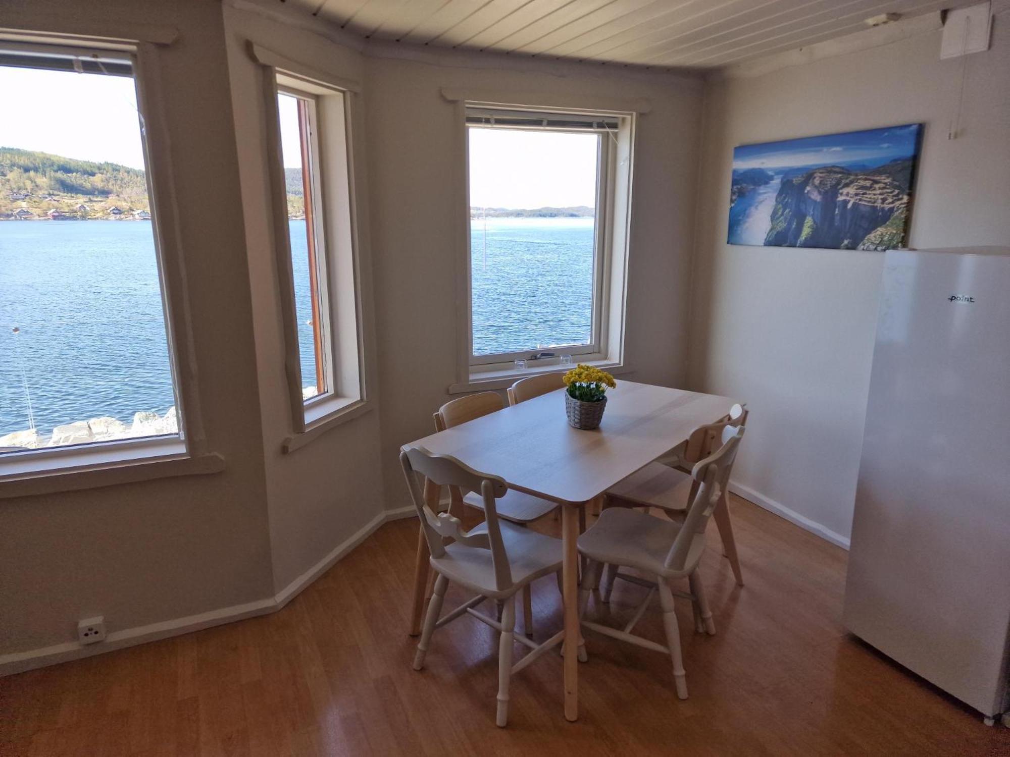 Preikestolen Panorama - Seaside Apartments Jorpeland Room photo